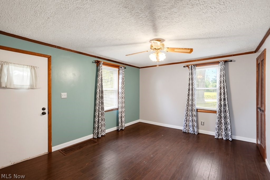4695 Grapeland Avenue Louisville OH 44641