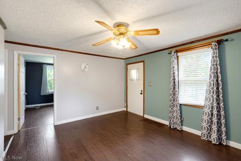 4695 Grapeland Avenue Louisville OH 44641