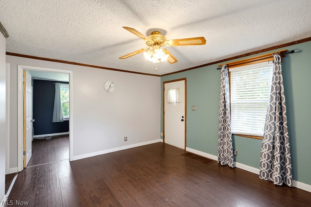 4695 Grapeland Avenue Louisville OH 44641
