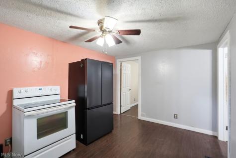 4695 Grapeland Avenue Louisville OH 44641