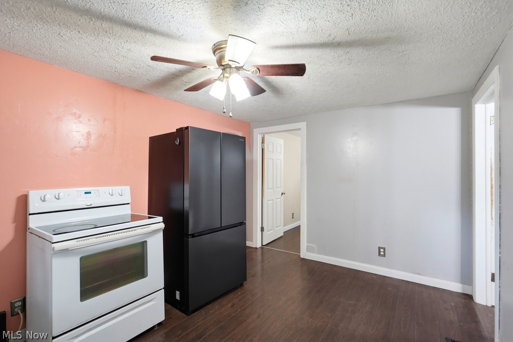 4695 Grapeland Avenue Louisville OH 44641