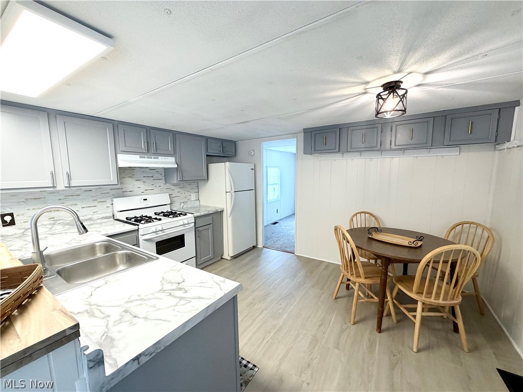 206 Rhode Island Road Elyria OH 44035