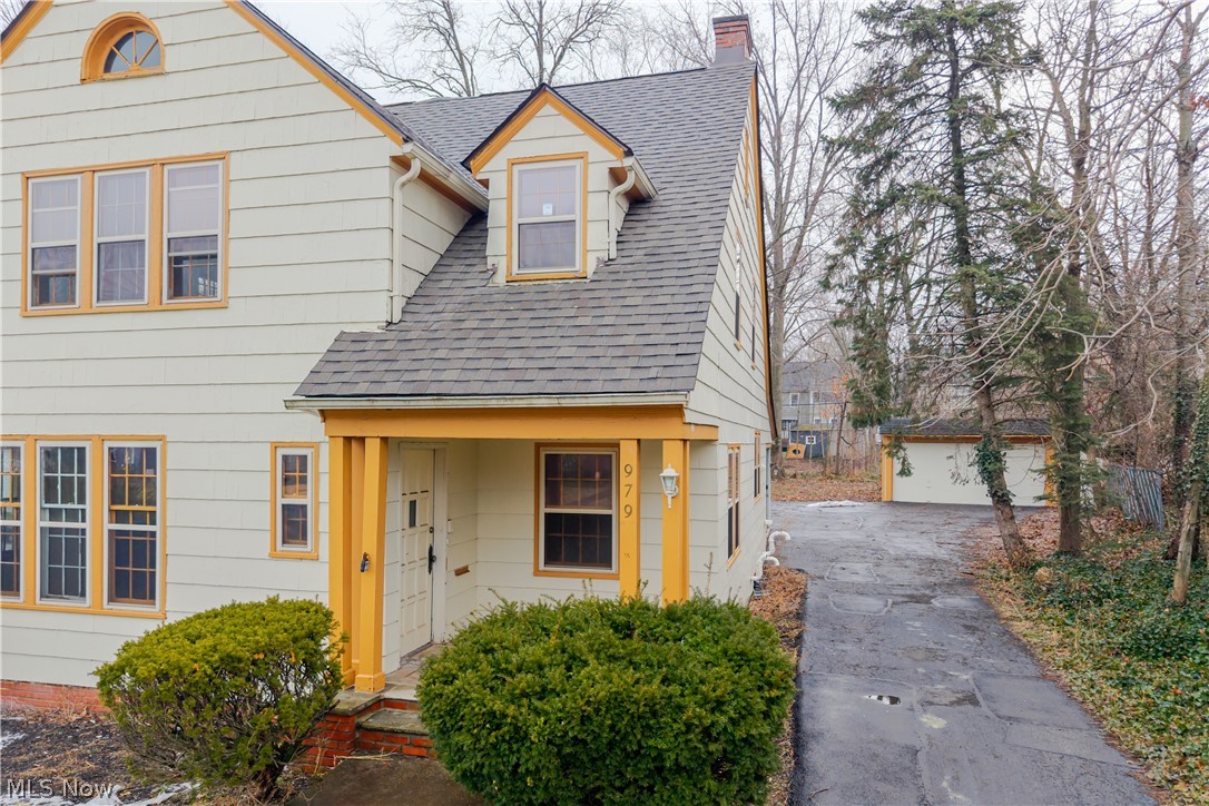 979 Oxford Road Cleveland Heights OH 44121
