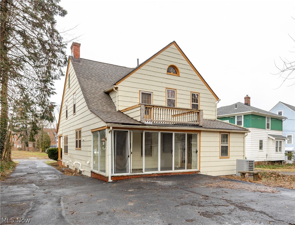979 Oxford Road Cleveland Heights OH 44121