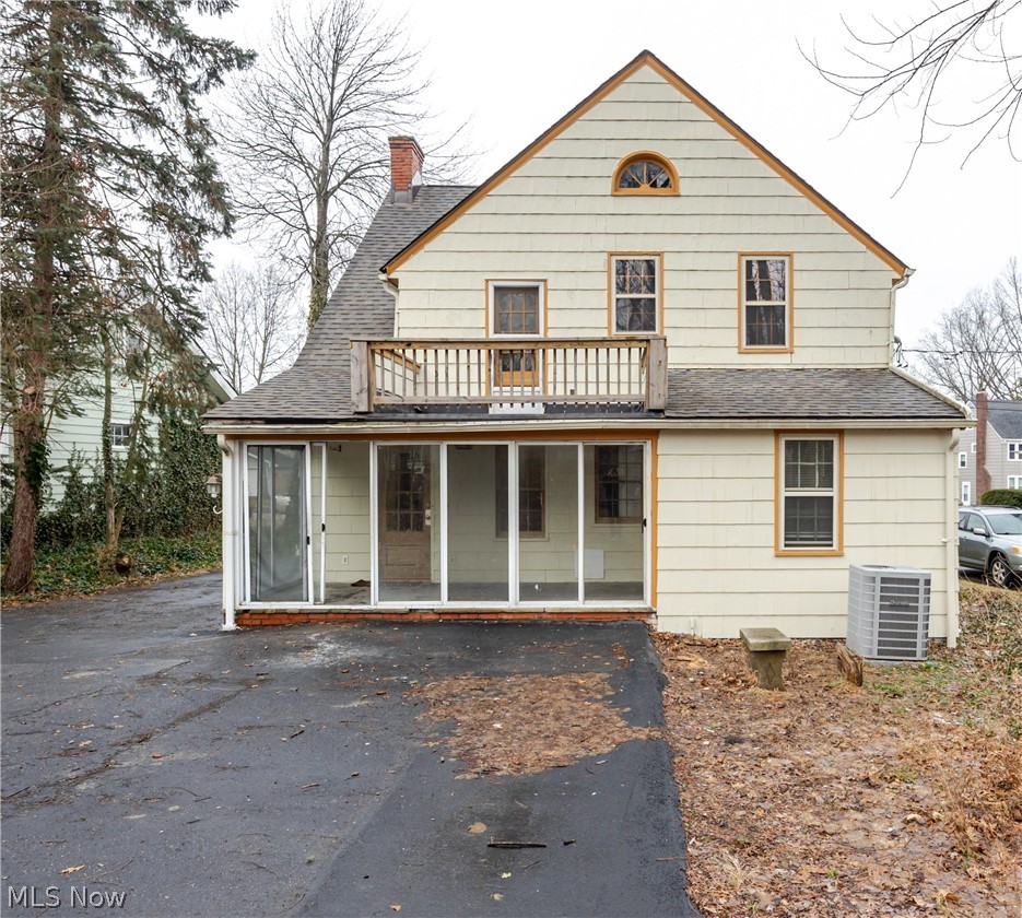 979 Oxford Road Cleveland Heights OH 44121