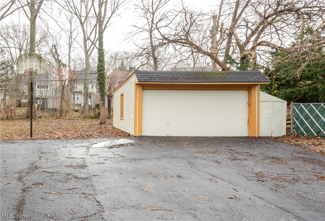 979 Oxford Road Cleveland Heights OH 44121