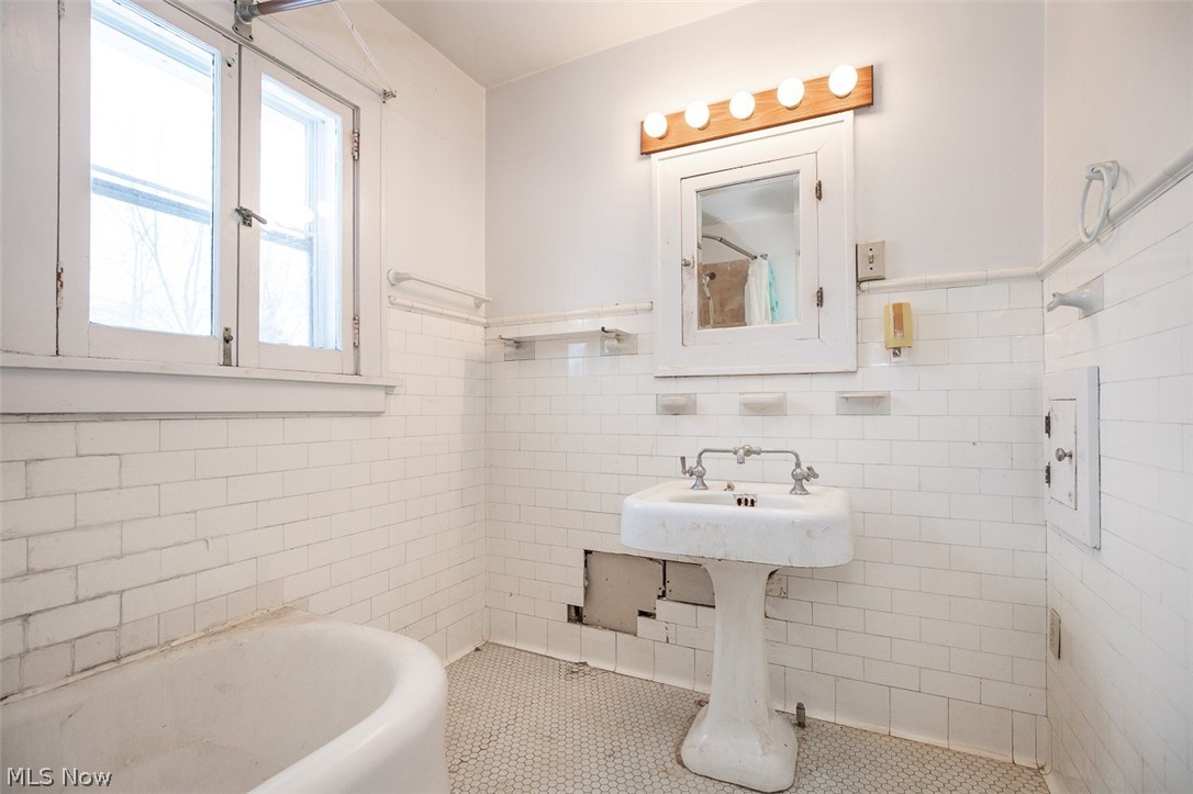 3131 Essex Road Cleveland Heights OH 44118