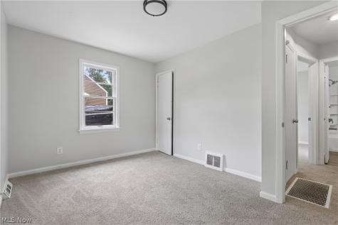 1237 Easton Drive Akron OH 44310