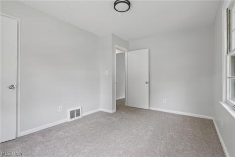 1237 Easton Drive Akron OH 44310