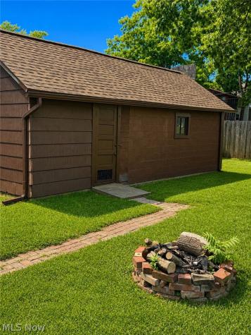 712 Green Avenue SW Massillon OH 44647