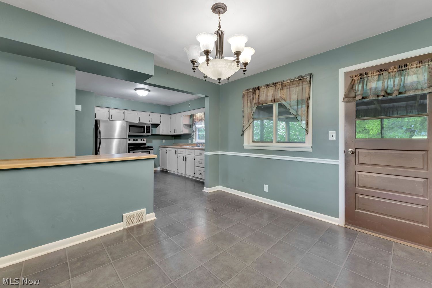 6738 James Street Youngstown OH 44514