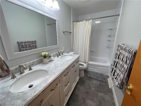 7947 Orianna Street Brecksville OH 44141