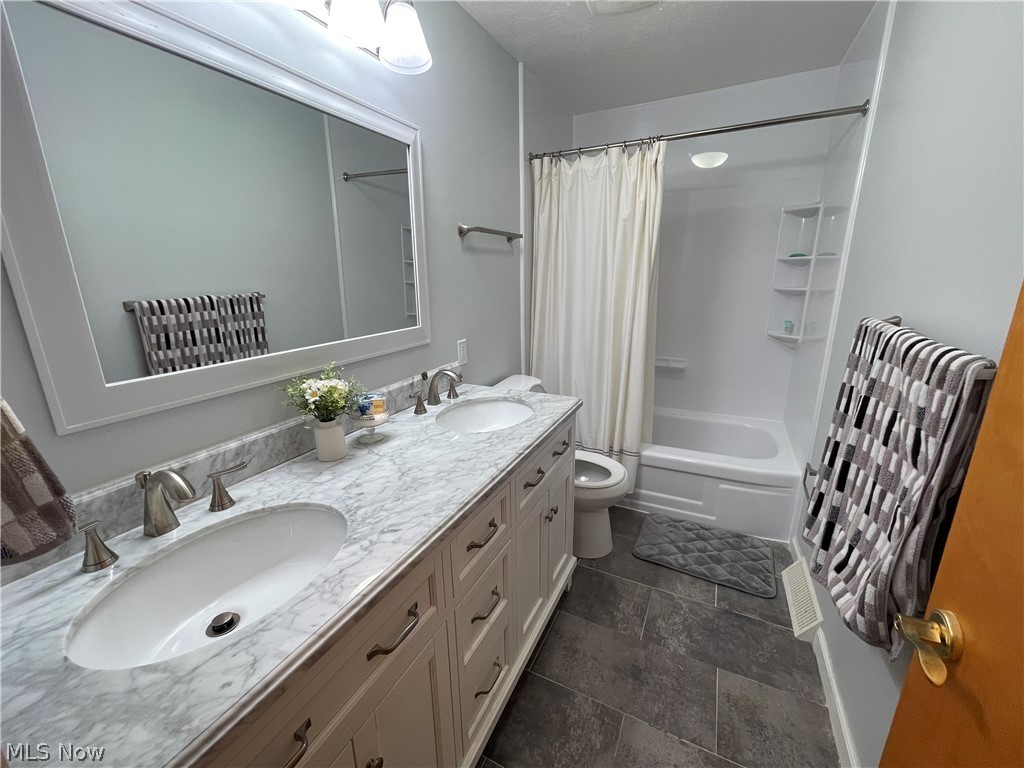 7947 Orianna Street Brecksville OH 44141