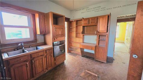 614 Cutler Street Marietta OH 45750