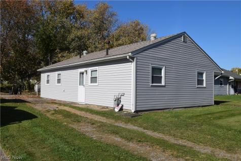 2233 Maxine Avenue NE Canton OH 44705