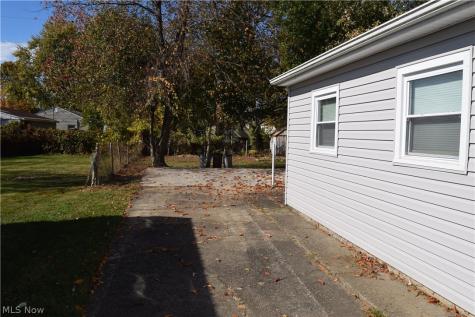 2233 Maxine Avenue NE Canton OH 44705