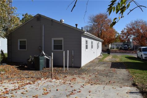 2233 Maxine Avenue NE Canton OH 44705