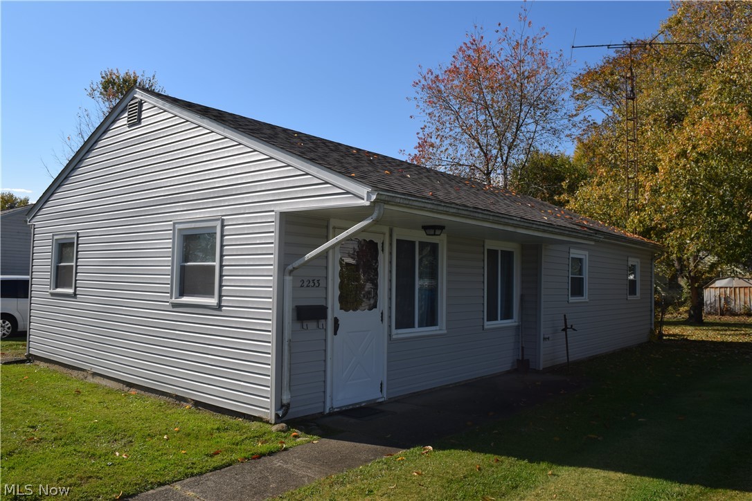 2233 Maxine Avenue NE Canton OH 44705