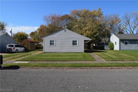 2233 Maxine Avenue NE Canton OH 44705