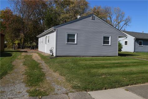 2233 Maxine Avenue NE Canton OH 44705