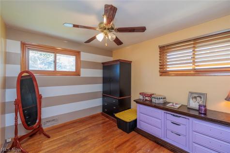 7307 Nobb Hill Drive Parma OH 44130