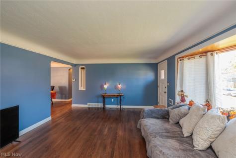 7307 Nobb Hill Drive Parma OH 44130