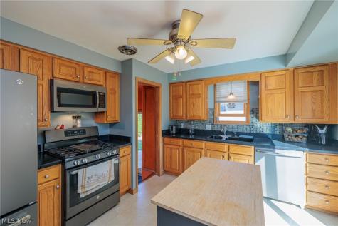 7307 Nobb Hill Drive Parma OH 44130