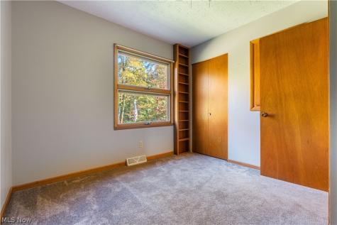 1734 E Broad Street Louisville OH 44641