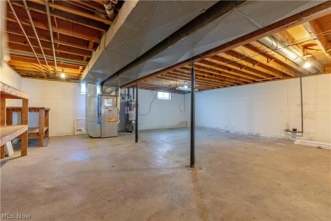 1734 E Broad Street Louisville OH 44641