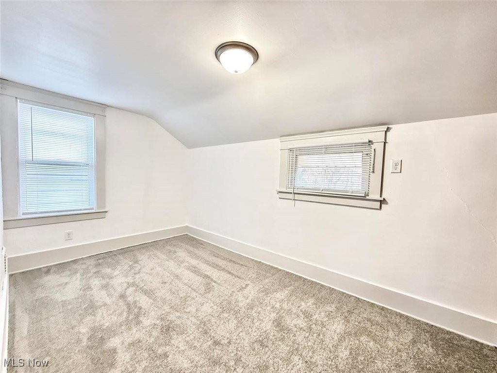 648 Woodbine Avenue SE Warren OH 44483