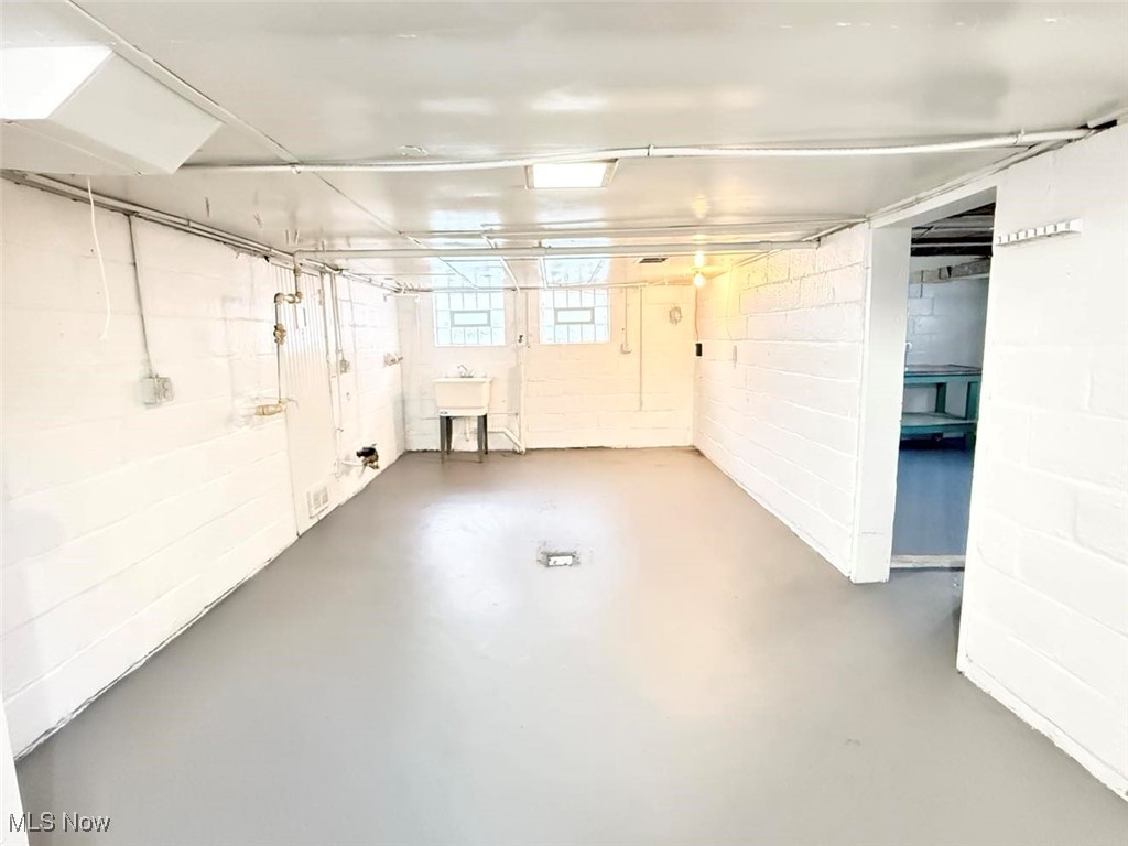 648 Woodbine Avenue SE Warren OH 44483