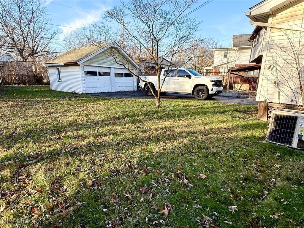 648 Woodbine Avenue SE Warren OH 44483