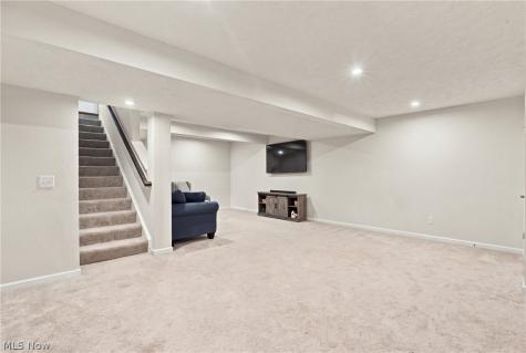 885 Thewes Circle Louisville OH 44641