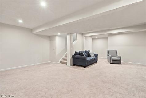 885 Thewes Circle Louisville OH 44641