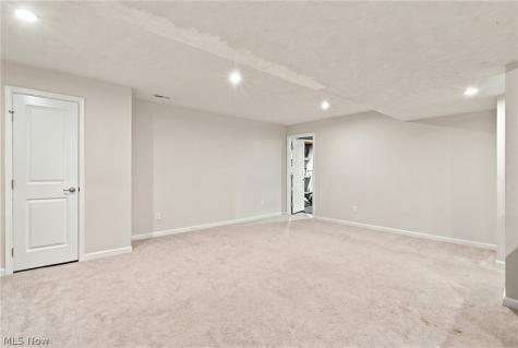 885 Thewes Circle Louisville OH 44641