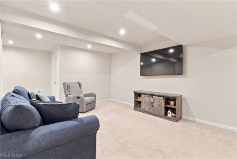 885 Thewes Circle Louisville OH 44641