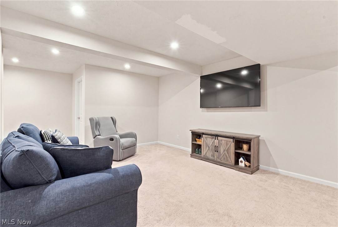 885 Thewes Circle Louisville OH 44641
