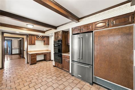 25551 Edgecliff Drive Euclid OH 44132