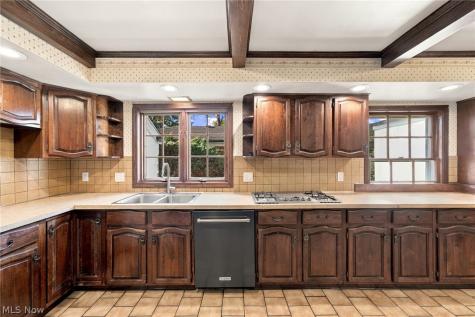 25551 Edgecliff Drive Euclid OH 44132