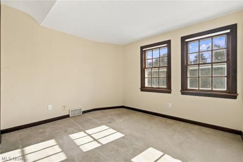 25551 Edgecliff Drive Euclid OH 44132