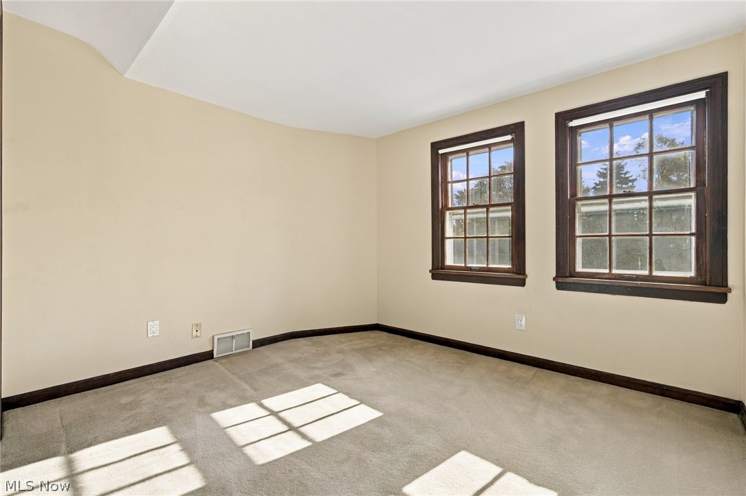 25551 Edgecliff Drive Euclid OH 44132