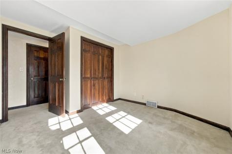 25551 Edgecliff Drive Euclid OH 44132