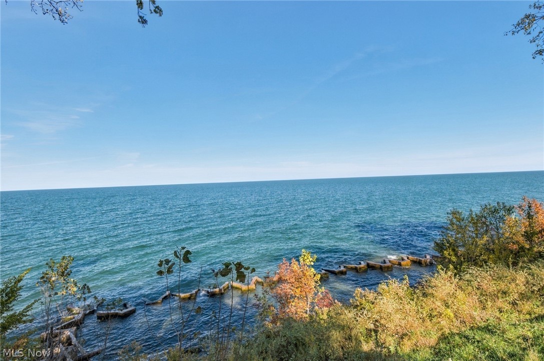 25551 Edgecliff Drive Euclid OH 44132