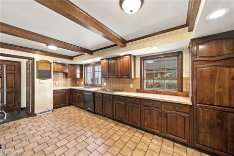 25551 Edgecliff Drive Euclid OH 44132