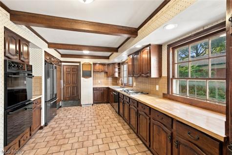 25551 Edgecliff Drive Euclid OH 44132