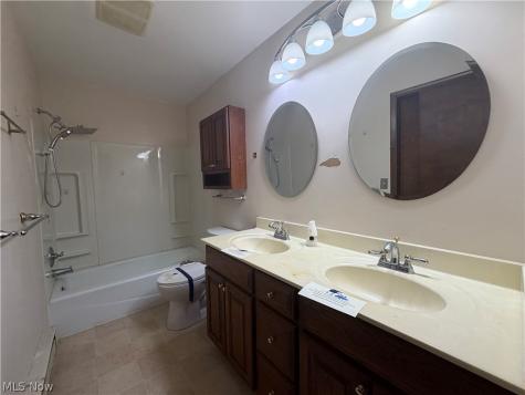 615 Bowling Green Circle Elyria OH 44035