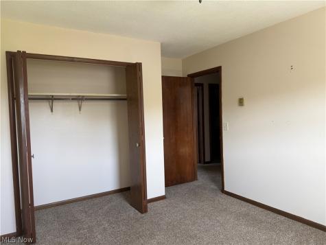 615 Bowling Green Circle Elyria OH 44035