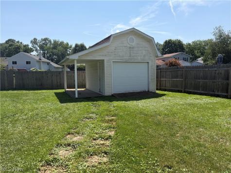 615 Bowling Green Circle Elyria OH 44035