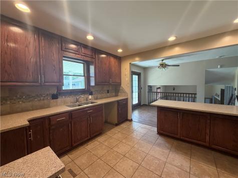 615 Bowling Green Circle Elyria OH 44035