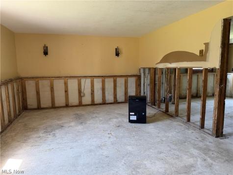 615 Bowling Green Circle Elyria OH 44035